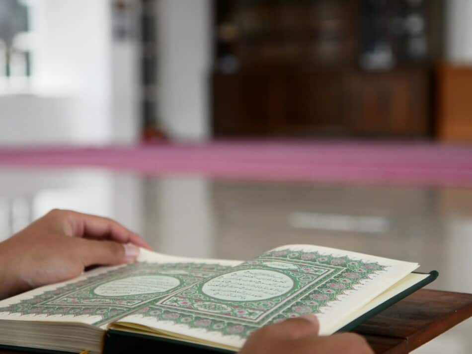 Read The Quran Silently And Translate It On Paper